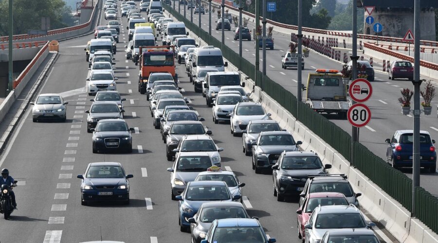 AMSS: Očekuju se gužve na putevima pred početak nove školske godine