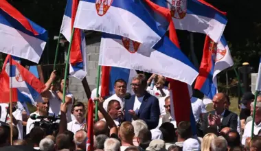 ANEM traži da se hitno otkrije ko su muškarci u crnom koji su napali novinare na Vučićevom skupu