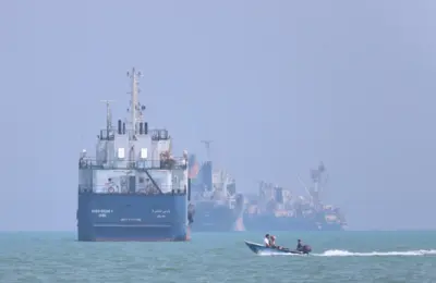 Amerika ponovo napala Iran: Pogođeni raketni bacači u Ormuskom moreuzu