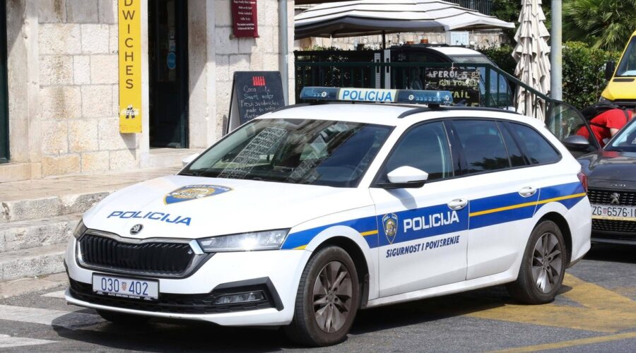 Automobil uleteo u restoran: Teška nesreća u Hrvatskoj, ima povređenih.