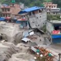 Broj mrtvih u Nepalu sve veći: Već 359 žrtava, strahuje se od novog razornog talasa (video)