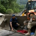 Broj žrtava poplava u Nepalu porastao na 162, stotine nestalih
