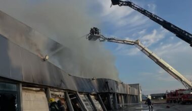 CEO NOVI SAD POD DIMOM: Gori magacin kurirske službe, čule se detonacije!