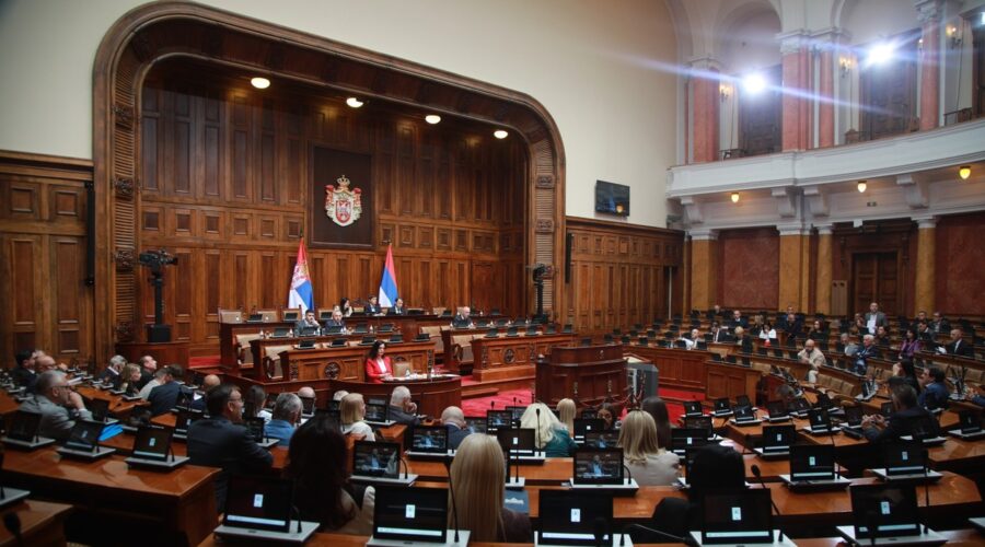 Četvrti dan rasprave u Skupštini Srbije: Pred poslanicima amandmani na rebalans budžeta, ministri odgovaraju na pitanja