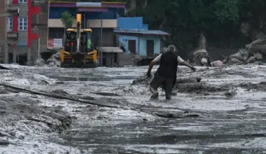 FOTO, VIDEO Pogledajte snimke katastrofalne poplave u Nepalu, broj mrtvih porastao na 389: Među stradalima i državljanin Srbije