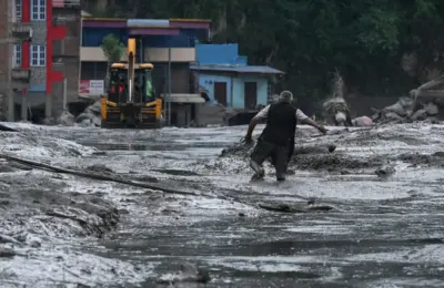 FOTO, VIDEO Pogledajte snimke katastrofalne poplave u Nepalu, broj mrtvih porastao na 389: Među stradalima i državljanin Srbije