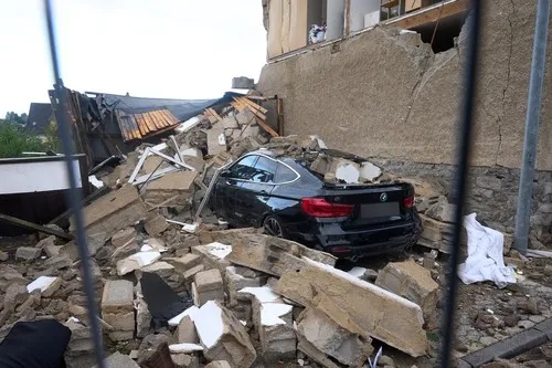 FOTO VIDEO Snažna oluja protutnjala Nemačkom: Žena poginula, desetine kuća oštećene