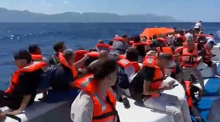 “Gledali smo decu kako se dave, ljudi su vrištali” Potresne ispovesti preživelih nakon prevrtanja trajekta na Kipru: Raste broj mrtvih, razbijali prozore i skakali u more