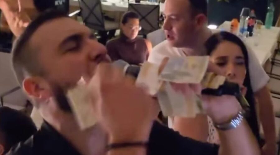 Isplivao snimak iz restorana: Mirčetu cepali majicu zbog rođenja ćerke, supruga pevača najveselija na proslavi
