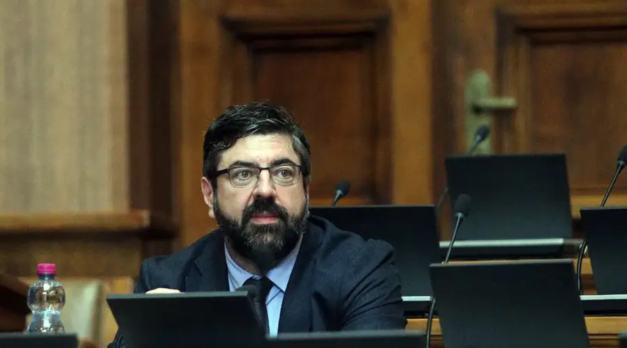 “Koliko ste požara bombardovali avionima rafal?”: Lazović u klinču s Brnabić, Jovanovim i Markovićem