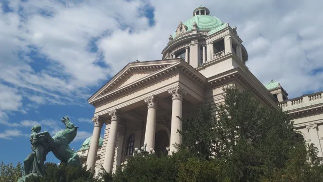 Skupština završena za danas, poslanici vlasti se tri sata jedini javljali za reč po amandmanima