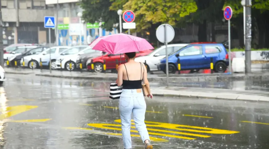 (MAPA) Snimak radara pokazuje u koliko sati i gde će danas u Srbiji pljuštati kiša: Grmljavina i manje nepogode trajaće 4 sata bez prestanka