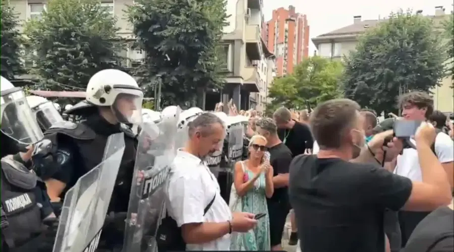 MUP o incidentima u Užicu, ni reči o nasilnom otimanju telefona novinaru Mašine od strane pripadnika Interventne