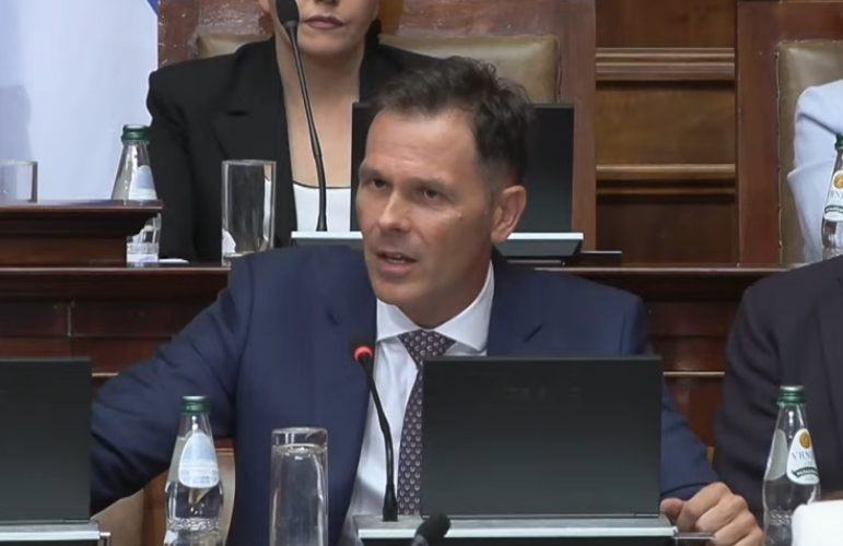Mali u Skupštini: “Plate i penzije nikada nisu bile veće i to u realnom iznosu” VIDEO
