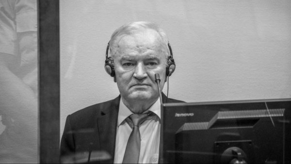 ПОСЛЕДЊИ ДАНИ РАТКА МЛАДИЋА У ХАГУ Министар Владе Србије открио детаље: Упозоравали смо да је времена све мање... ПОСЛЕДЊИ ДАНИ РАТКА МЛАДИЋА У ХАГУ Министар Владе Србије открио детаље: Упозоравали смо да је времена све мање...