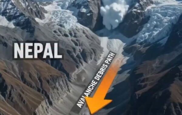 NAUČNICI OTKRILI RAZLOG KATASTROFE U NEPALU: Glečer veličine 28 fudbalskih terena se sručio sa Himalaja u jezero! (VIDEO)