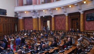 Na dnevnom redu i rebalans budžeta Vanredna sednica Skupštine Srbije: Poslanici postavljaju pitanja o 59 tačaka (video)