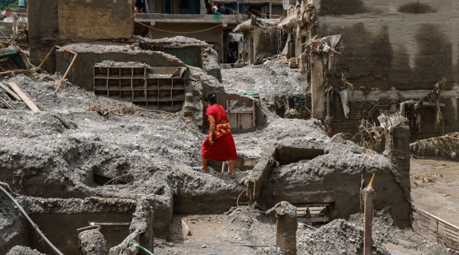 Nepal: Broj stradalih veći od 700, hiljade nestalih, potraga za zatrpanim radnicima