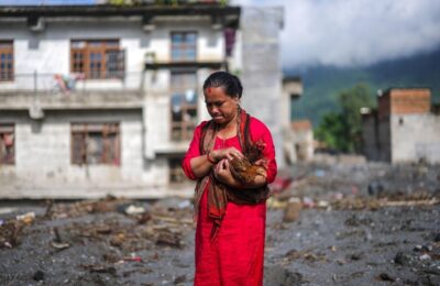 Nepal: Broj žrtava raste, odluka direktora spasila 900 učenika od poplava