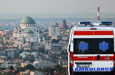 Tri nezgode, 100 intervencija i četvoro povređenih: Ovako je izgledala noć u Beogradu