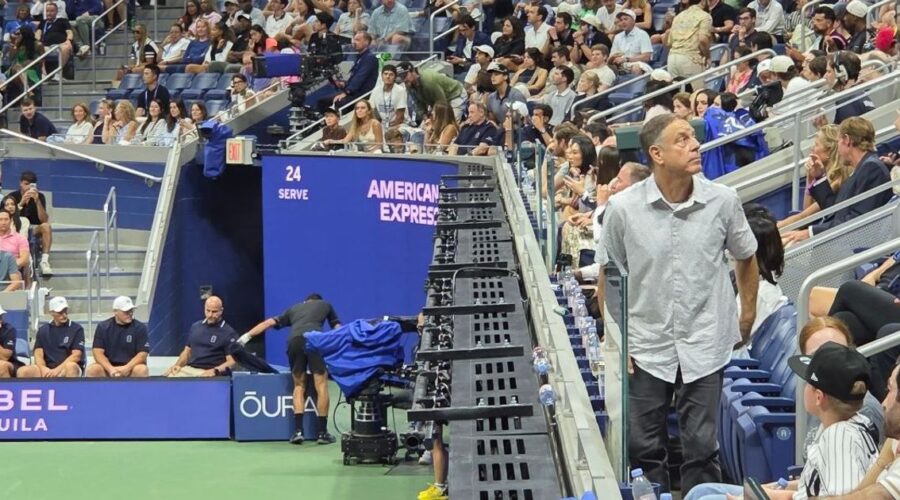 Novak Đoković povraća po terenu, US Open ne pamti ovakav izraz lica supruge Jelene