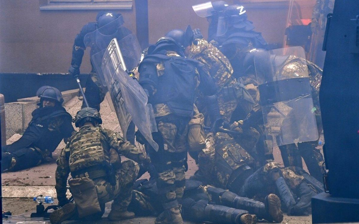 ODREĐEN MU JEDNOMESEČNI PRITVOR: Sud u Prištini sumnjiči Srbina da je napao pripadnike misije KFOR u Zvečanu!