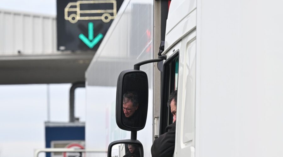 Od danas stroga zabrana na ovim deonicama! Postavljeno 140 novih znakova na ključnim pravcima: ako urade ovo – kazne su paprene!