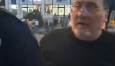 POCEPAO TRANSPARENT „TRUBI ZA STUDENTE“: Poslanik SNS pred policijom nasrnuo na građane u Šidu! (VIDEO)
