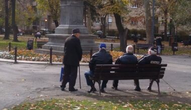 POMOĆ STARIJIMA: Za devet projekata dodeljeno 2,39 miliona