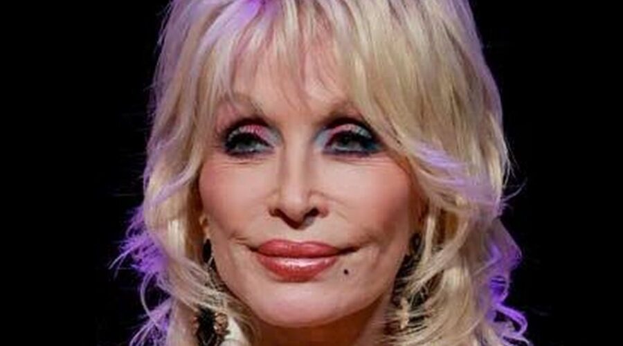 PREMINULA LEGENDARNA DOLI PARTON: Kraljica kantrija umrla u 81. godini, evo po kojim večnim hitovima ćemo je pamtiti!