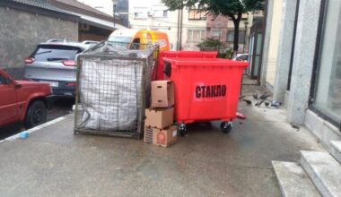 Postavljni kontejneri za staklo i karton