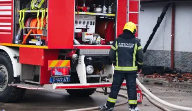 Požar u blizini Vlade Srbije, gusti dim iznad zgrade Železnice VIDEO
