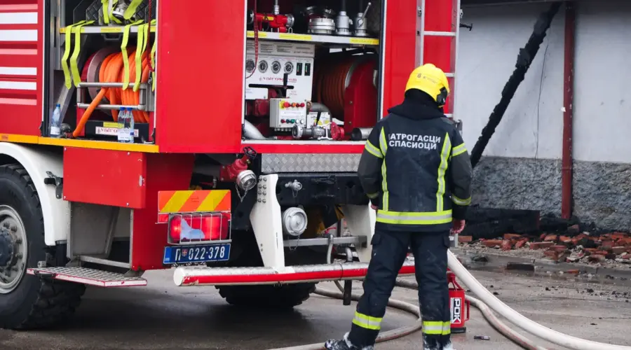 Požar u blizini Vlade Srbije, gusti dim iznad zgrade Železnice VIDEO