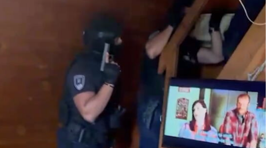 Predstavio se kao taksista, pa ih oteo i držao vezane na tavanu! Saslušani muškarci osumnjičeni za otmicu u Beogradu: Tukli ih i pretili ubistvom, pa tražili po 10.000 evra za otkup