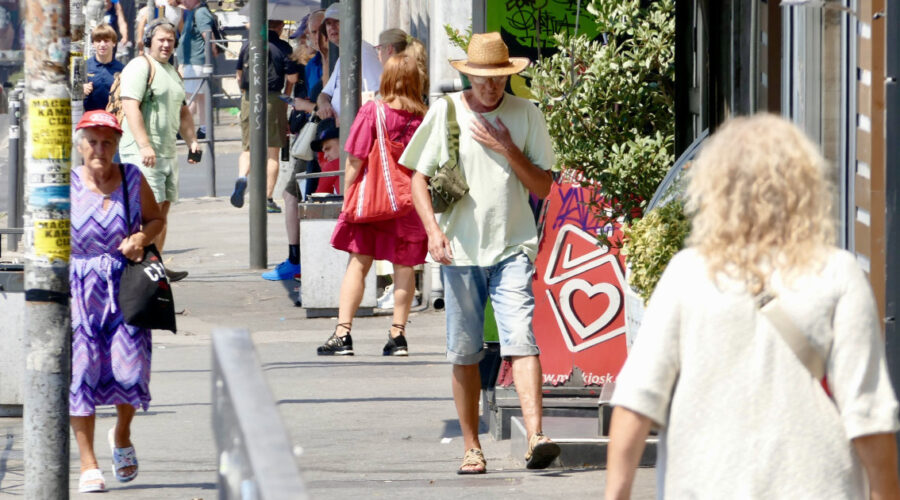 Promenljivo oblačno, ali i dalje toplo: temperatura do 34 stepena