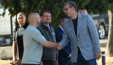“Prošlost ne možemo da menjamo, ali možemo da utičemo na budućnost” Vučić u Centru za razminiranje: “Strateški dijalog Srbije i SAD je prekretnica i velika stvar za nas” (video)