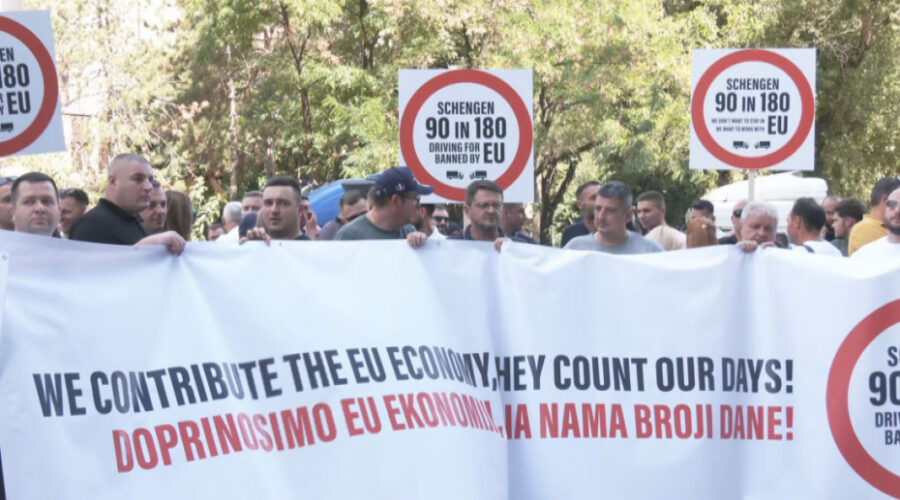 Protesti prevoznika sa Zapadnog Balkana ispred Delegacija EU