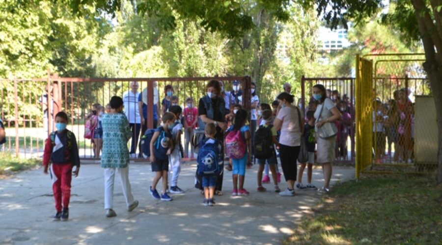 Prvi dan škole, nova pravila za vozače: Ovih 7 grešaka ne smete da napravite kod škole