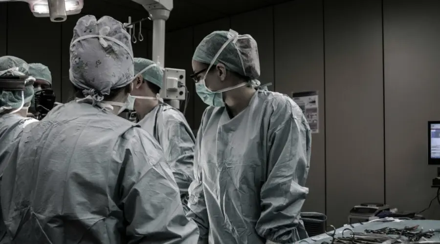 Prvi put u svetu: AI pomogla hirurzima da uklone tumor na mozgu