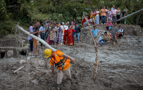 RASTE BROJ ŽRTAVA U NEPALU: 469 poginulij, više od 1.300 nestalih, spaseno oko 350 ljudi!