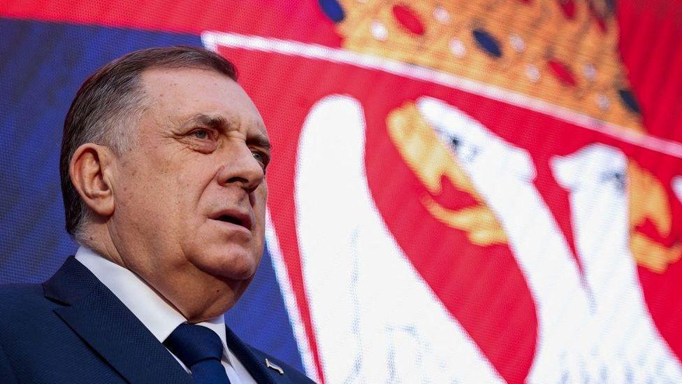 Dodik sa zastavom