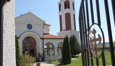 SKANDAL U BUJANOVCU: Mladi Albanci urinirali na parohijski dom