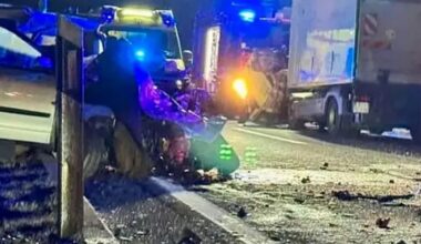 SRBIN NAPRAVIO HAOS NA KRKU: Pijan prešao u suprotnu traku i udario u teretno vozilo, auto potpuno uništen!