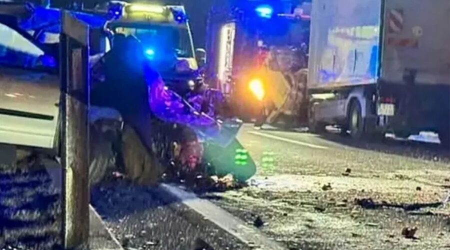 SRBIN NAPRAVIO HAOS NA KRKU: Pijan prešao u suprotnu traku i udario u teretno vozilo, auto potpuno uništen!