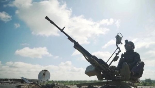 РУСКИ МУЊЕВИТИ РАТ, У ДАНУ ПАЛА ТРИ КЉУЧНА МЕСТА: Север и Центар незаустављиво напредују, снимци показали брутална разрања (ВИДЕО) РУСКИ МУЊЕВИТИ РАТ, У ДАНУ ПАЛА ТРИ КЉУЧНА МЕСТА: Север и Центар незаустављиво напредују, снимци показали брутална разрања (ВИДЕО)