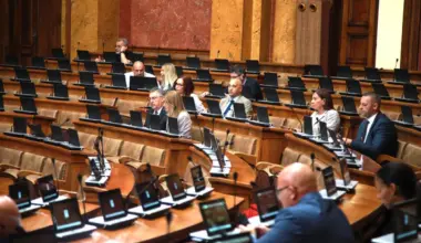 Skupština Srbije u ponedeljak glasa o 59 tačaka dnevnog reda