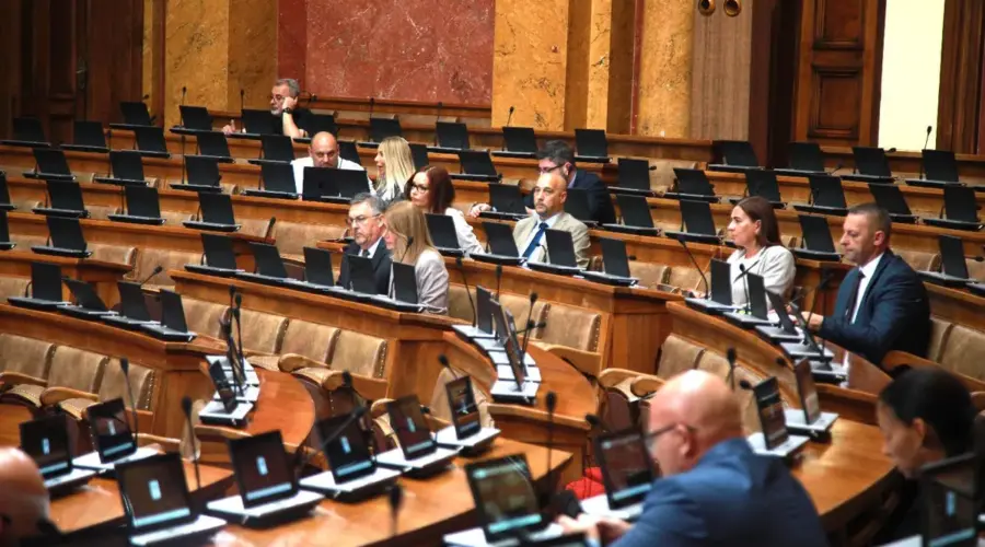 Skupština Srbije u ponedeljak glasa o 59 tačaka dnevnog reda