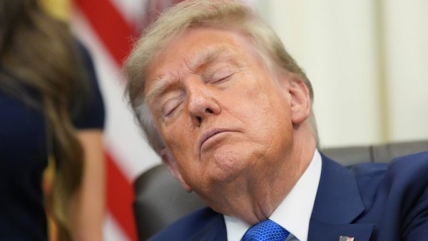 ТРАМП СЕБЕ ПРОГЛАСИО НАЈВЕЋИМ ПРЕДСЕДНИКОМ: Следе га Вашингтон и Линколн, Обама и Бајден на дну (ФОТО) ТРАМП СЕБЕ ПРОГЛАСИО НАЈВЕЋИМ ПРЕДСЕДНИКОМ: Следе га Вашингтон и Линколн, Обама и Бајден на дну (ФОТО)
