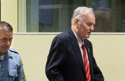 Smrt Ratka Mladića: U Bosni sudar dve stvarnosti, u Srbiji oprezno uz baklje