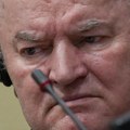 Smrt Ratka Mladića ponovo podelila Srbiju: Za jedne ratni zločinac, za druge heroj